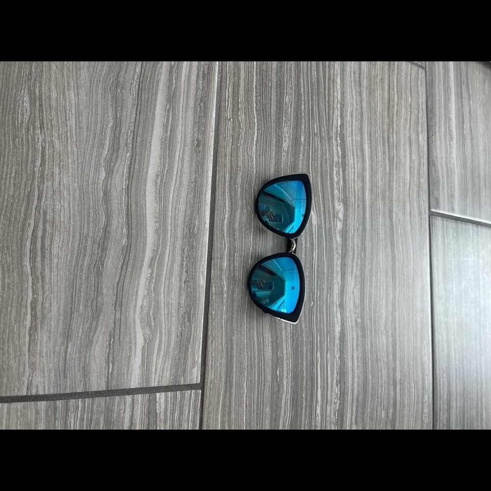 Quay black sunglasses with mirrored frames